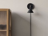Светильник настенный Cast Sconce, черный/латунь
