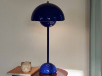 Настільна лампа Flowerpot VP3, кобальтово-синя