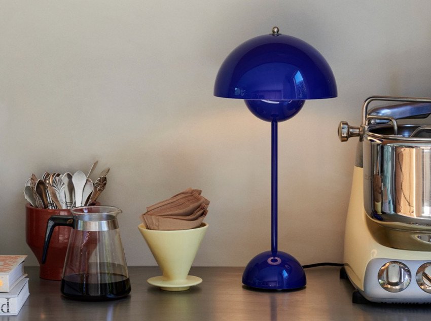 Настільна лампа Flowerpot VP3, кобальтово-синя