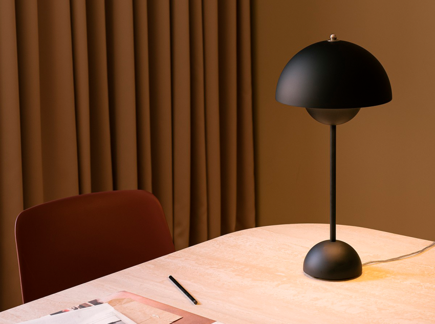 Настільна лампа Flowerpot VP3, чорна матова