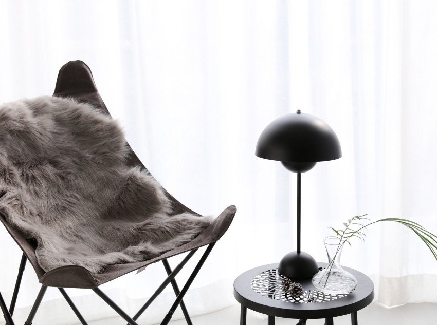 Настільна лампа Flowerpot VP3, чорна матова