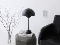 Настільна лампа Flowerpot VP3, чорна матова