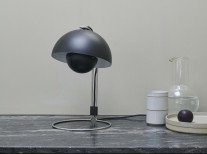 Настольная лампа Flowerpot VP4, черная матовая Настольная лампа Flowerpot VP4, черная матовая