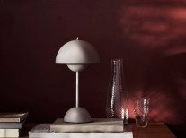 Портативна лампа Flowerpot VP9, світло-сіра матова