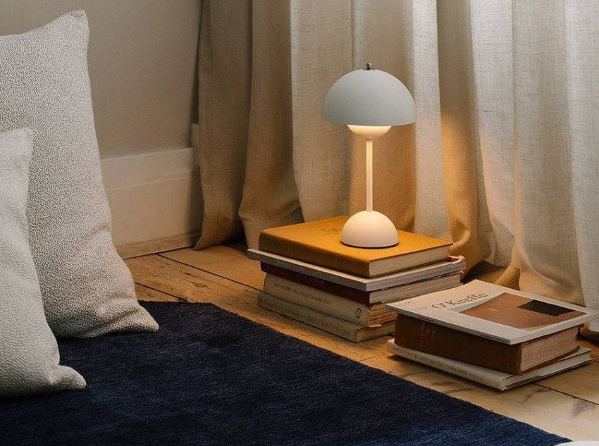 Портативна лампа Flowerpot VP9, світло-сіра матова