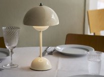 Портативная лампа Flowerpot VP9, слоновая кость