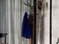 Вішак для одягу Capture SC77, чорний/світлий дуб