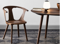 Cтілець In between SK1, темний дуб Cтілець In between SK1, темний дуб