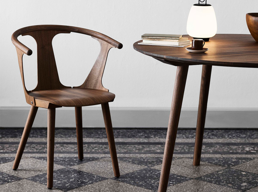 Cтілець In between SK1, темний дуб Cтілець In between SK1, темний дуб