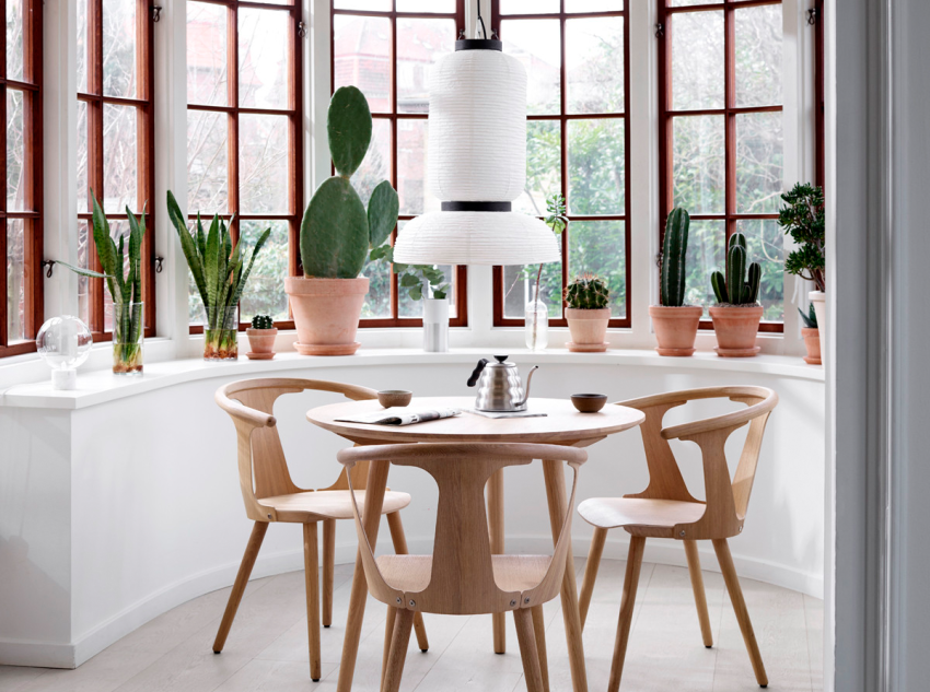 Cтілець In between SK1, темний дуб Cтілець In between SK1, темний дуб