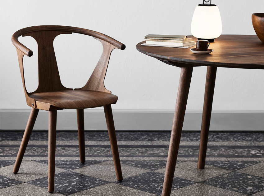 Cтілець In between SK1, темний дуб Cтілець In between SK1, темний дуб