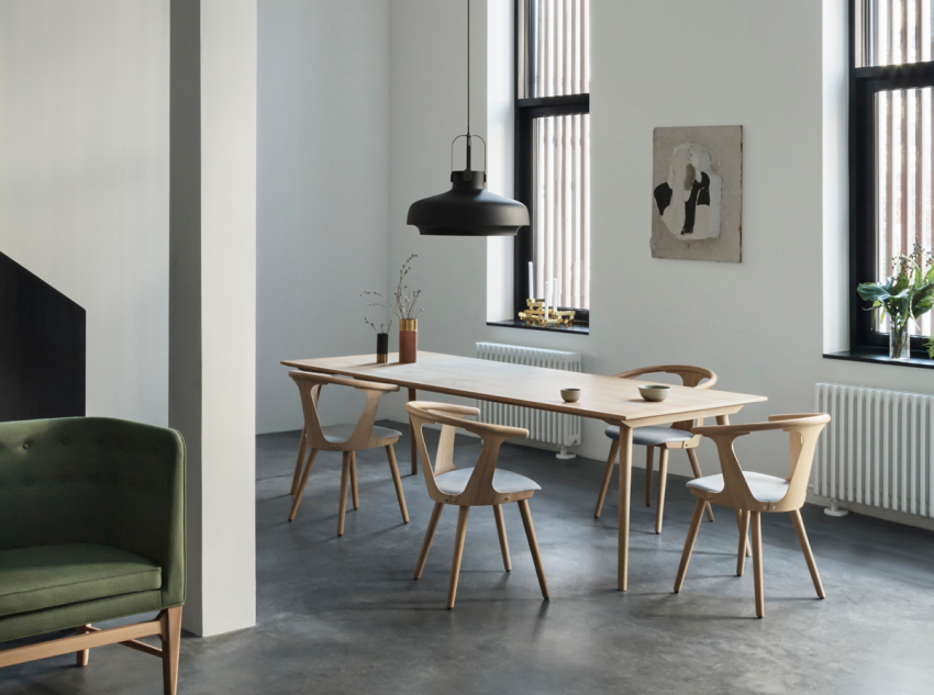 Cтілець In between SK1, темний дуб Cтілець In between SK1, темний дуб