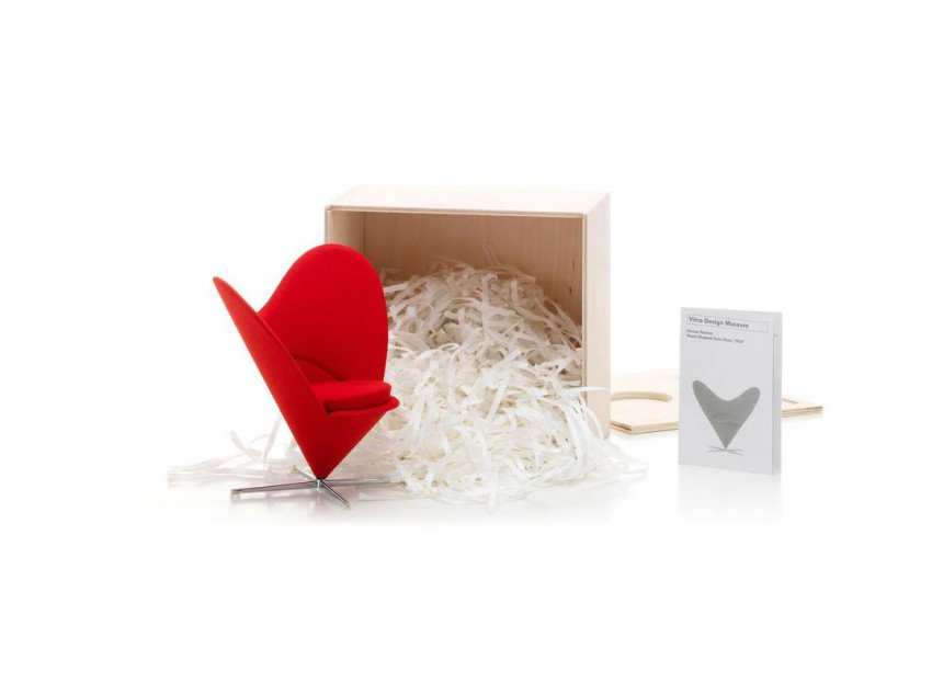 Миниатюра, Heart-Shaped Cone Chair