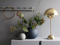 Настольная лампа Flowerpot VP3 латунная Настольная лампа Flowerpot VP3 латунная