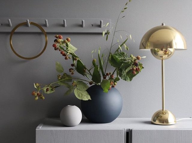 Настільна лампа Flowerpot VP3 латунна