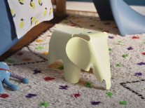 Декоративний елемент Eames Elephant, маленький, жовтий