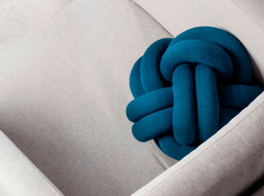 Подушка Knot, блакитна