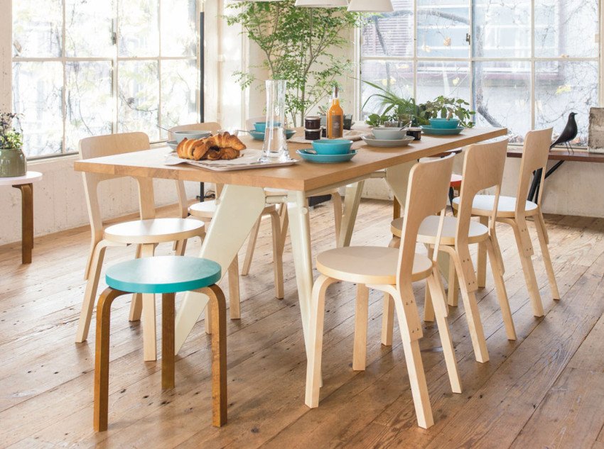 Стілець Chair 66, світла основа/чорне сидіння