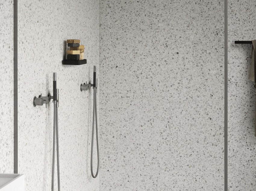 Полочка для душа Marble, черная Полочка для душа Marble, черная