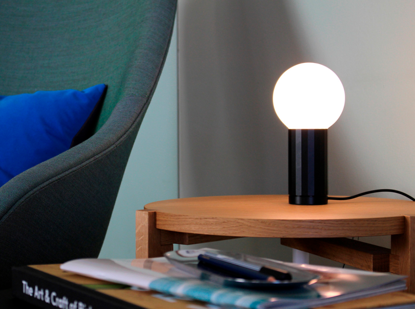 Настільна лампа Turn On, чорна