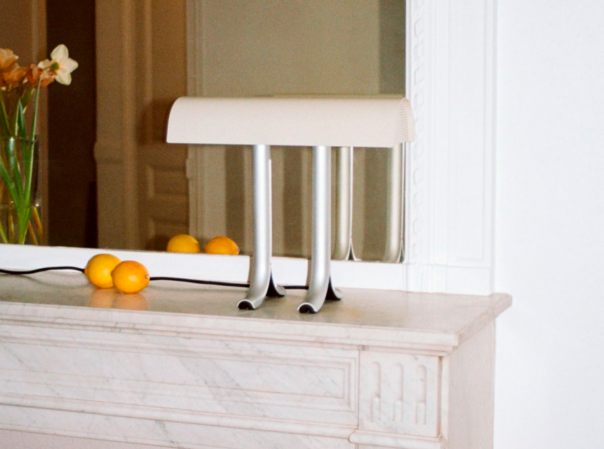 Настільна лампа Anagram, біла Настільна лампа Anagram, біла